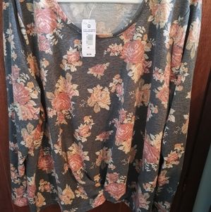 Light crew neck sweatshirt with cute gathering on the bottom